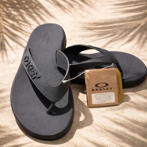 Oakley Men's B1B Flip Flop Water Repellent Contoured Footbed Size 11 in Gray